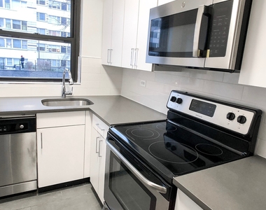 East 69 Street - Photo Thumbnail 5