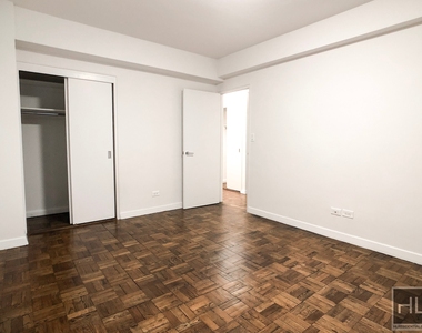 East 69 Street - Photo Thumbnail 4
