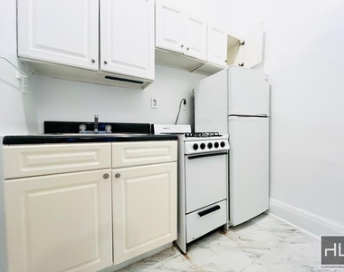 East 55 Street - Photo Thumbnail 4