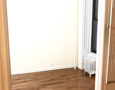 East 55 Street - Photo Thumbnail 2