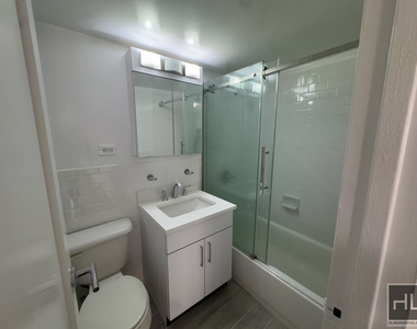 East 56 Street - Photo Thumbnail 3