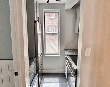 East 58 Street - Photo Thumbnail 6