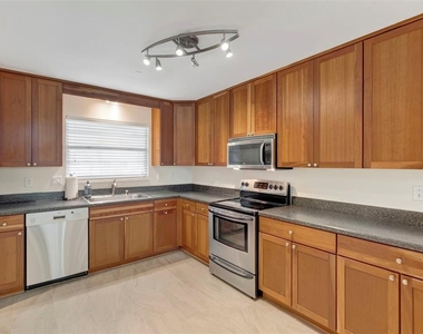 2700 Bayshore Boulevard - Photo Thumbnail 3