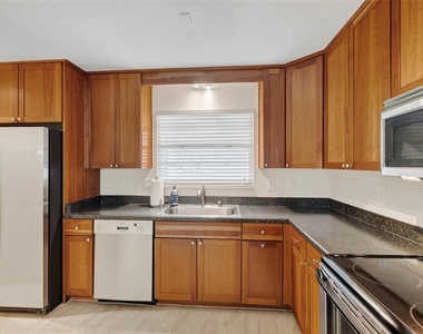 2700 Bayshore Boulevard - Photo Thumbnail 2