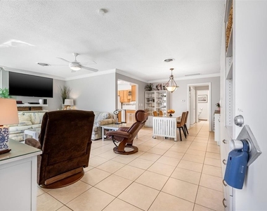 615 10th Avenue Ne - Photo Thumbnail 3