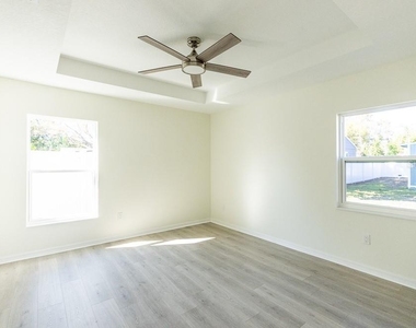 3520 1/2 8th Avenue N - Photo Thumbnail 5
