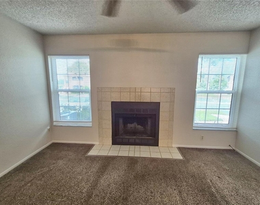 3025 Bonaventure Circle - Photo Thumbnail 5