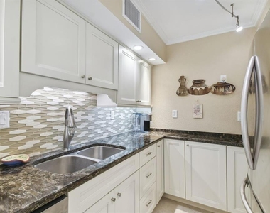 10355 Paradise Boulevard - Photo Thumbnail 15