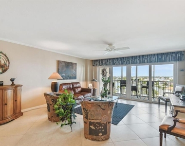 10355 Paradise Boulevard - Photo Thumbnail 7