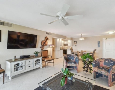 10355 Paradise Boulevard - Photo Thumbnail 8