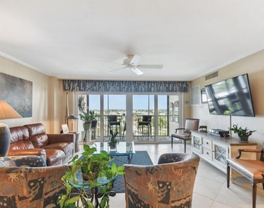10355 Paradise Boulevard - Photo Thumbnail 6
