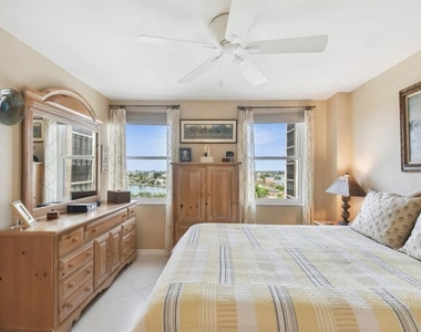 10355 Paradise Boulevard - Photo Thumbnail 17