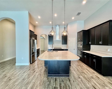 19237 Falcon Crest Boulevard - Photo Thumbnail 10