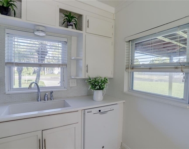121 S Triplet Lake Drive - Photo Thumbnail 12