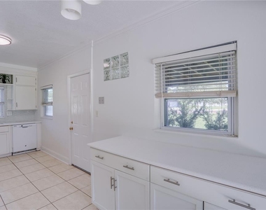 121 S Triplet Lake Drive - Photo Thumbnail 9