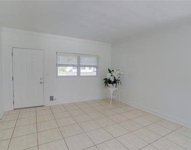 121 S Triplet Lake Drive - Photo Thumbnail 5