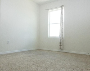 3940 Silverstream Terrace - Photo Thumbnail 8