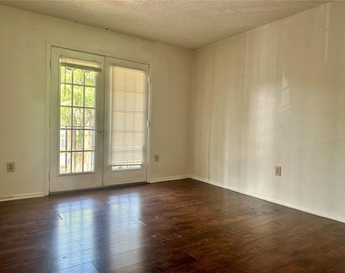 3992 Versailles Drive - Photo Thumbnail 3