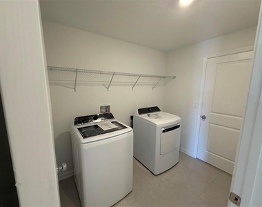 5300 Dagenham Dr - Photo Thumbnail 9