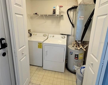 6412 Queens Borough Avenue - Photo Thumbnail 5