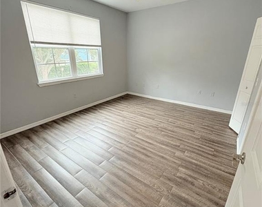 6412 Queens Borough Avenue - Photo Thumbnail 12
