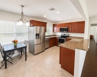 616 Ellendale Drive - Photo Thumbnail 5