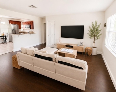 616 Ellendale Drive - Photo Thumbnail 2