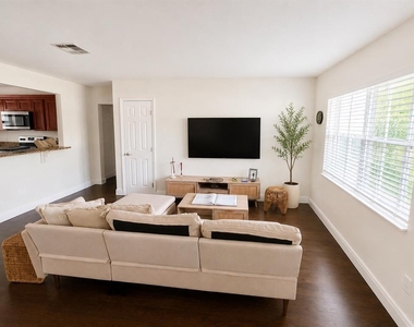 616 Ellendale Drive - Photo Thumbnail 3