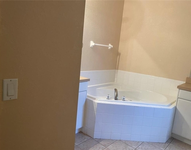 1818 Governor Avenue - Photo Thumbnail 8