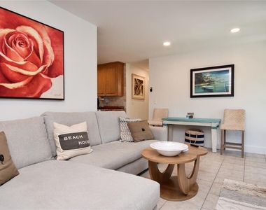 7037 Duke Street - Photo Thumbnail 4