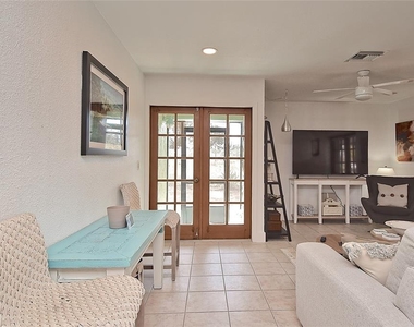 7037 Duke Street - Photo Thumbnail 2