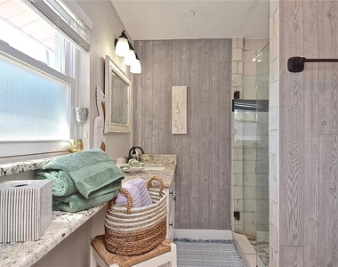 7037 Duke Street - Photo Thumbnail 8