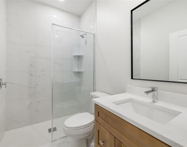 118 Ruby Avenue N - Photo Thumbnail 29