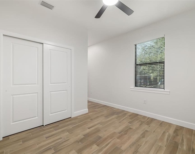 118 Ruby Avenue N - Photo Thumbnail 19