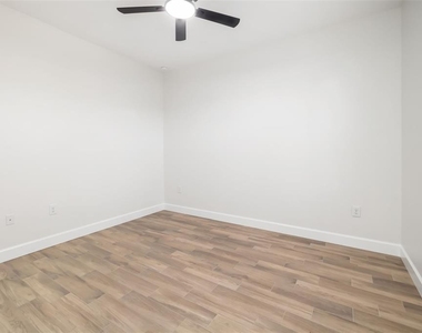 118 Ruby Avenue N - Photo Thumbnail 21