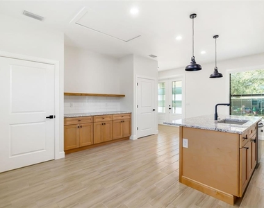 118 Ruby Avenue N - Photo Thumbnail 11