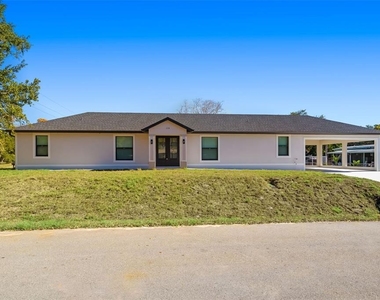 118 Ruby Avenue N - Photo Thumbnail 2