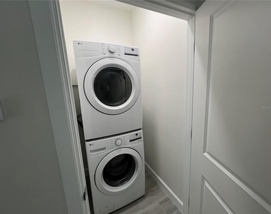 118 Ruby Avenue N - Photo Thumbnail 17