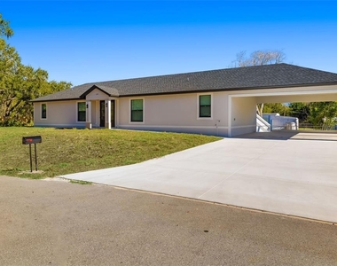 118 Ruby Avenue N - Photo Thumbnail 3