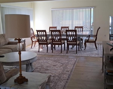441 Rubens Drive E - Photo Thumbnail 7