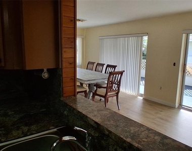 441 Rubens Drive E - Photo Thumbnail 6