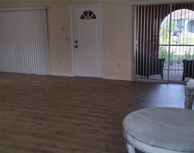 441 Rubens Drive E - Photo Thumbnail 13