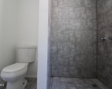 5200 Carousel Drive - Photo Thumbnail 9