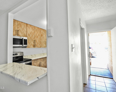 5200 Carousel Drive - Photo Thumbnail 3