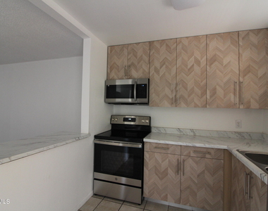 5200 Carousel Drive - Photo Thumbnail 10
