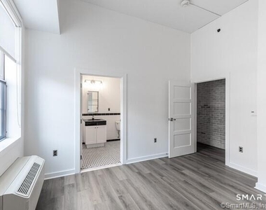 15 Dinah Street - Photo Thumbnail 2