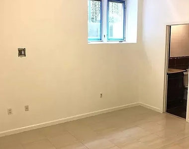 230 Corbin Place - Photo Thumbnail 4