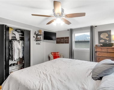 2412 Cathedral Dr - Photo Thumbnail 17