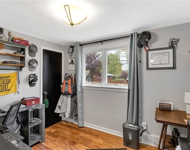 2412 Cathedral Dr - Photo Thumbnail 19