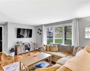 2412 Cathedral Dr - Photo Thumbnail 7